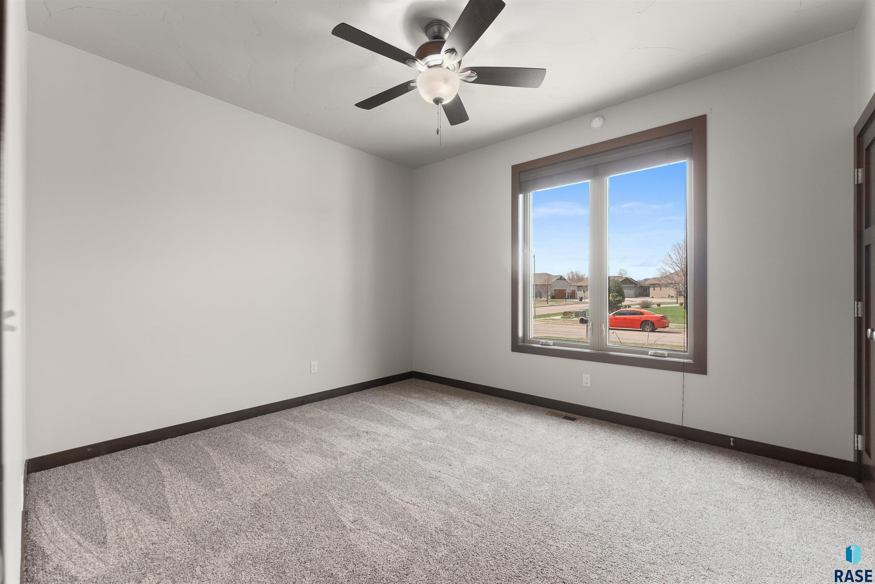 Sioux Falls, South Dakota 57108, United States, 5 Bedrooms Bedrooms, ,3 BathroomsBathrooms,Residential,Active,106421