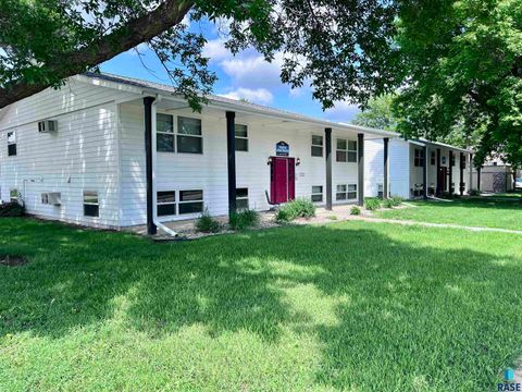 Photo of 5208 W 47th St Street, Sioux Falls, SD 57106 (MLS # 22505747)