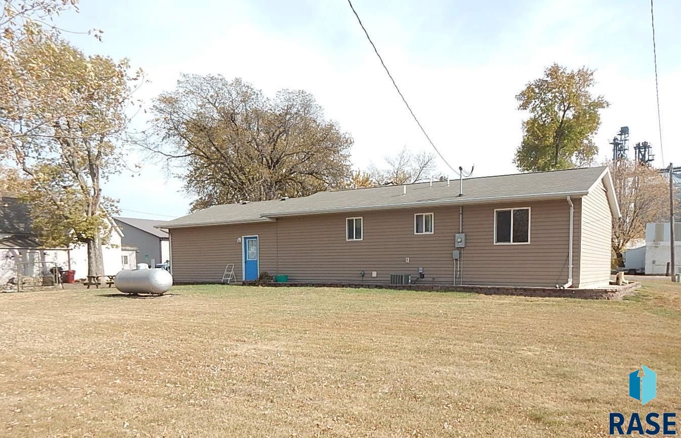 208 5th St Street, Hudson, South Dakota image 2