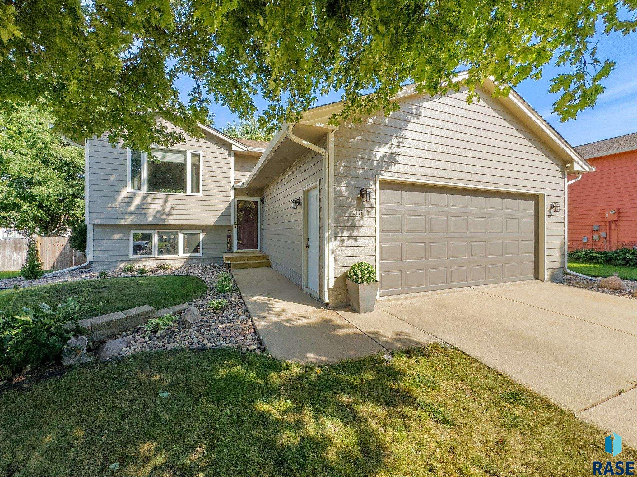 5612 S Sundowner Ave Avenue, Sioux Falls, South Dakota image 1