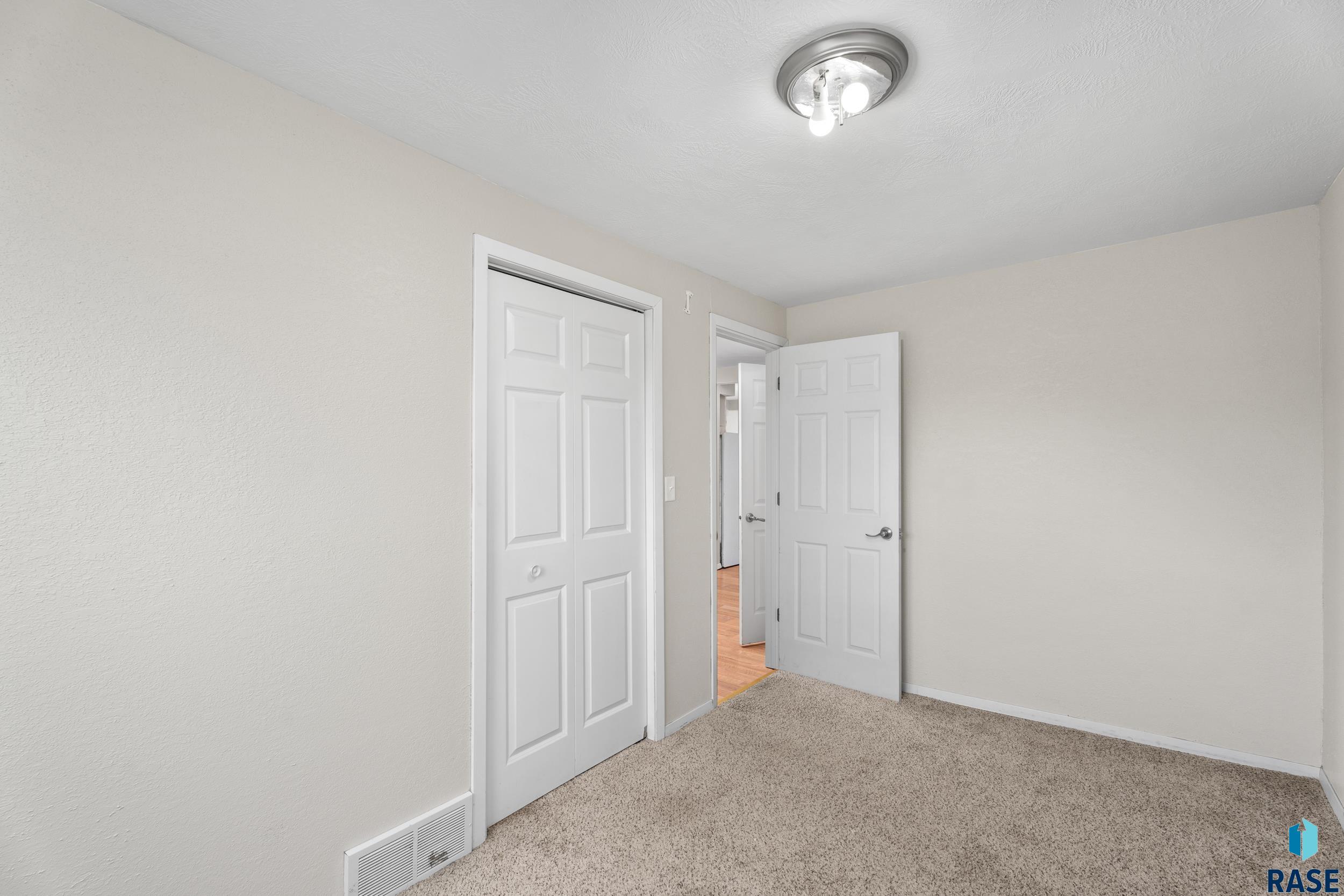 Sioux Falls, South Dakota 57107, United States, 4 Bedrooms Bedrooms, ,2 BathroomsBathrooms,Residential,Active,184889