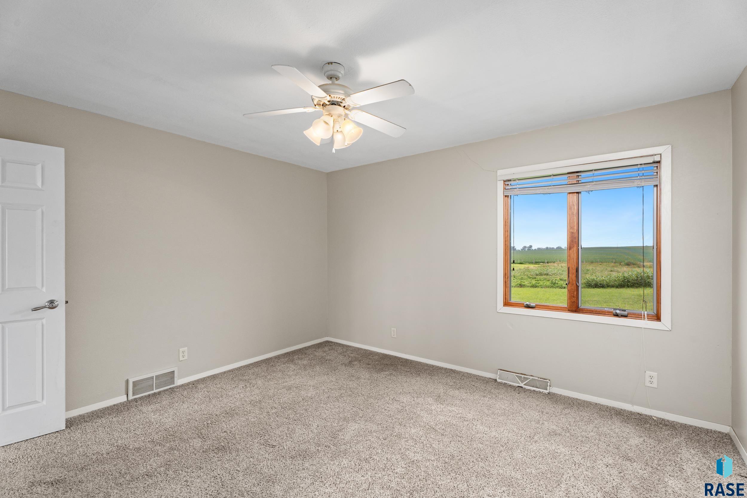 Sioux Falls, South Dakota 57107, United States, 4 Bedrooms Bedrooms, ,2 BathroomsBathrooms,Residential,Active,184889