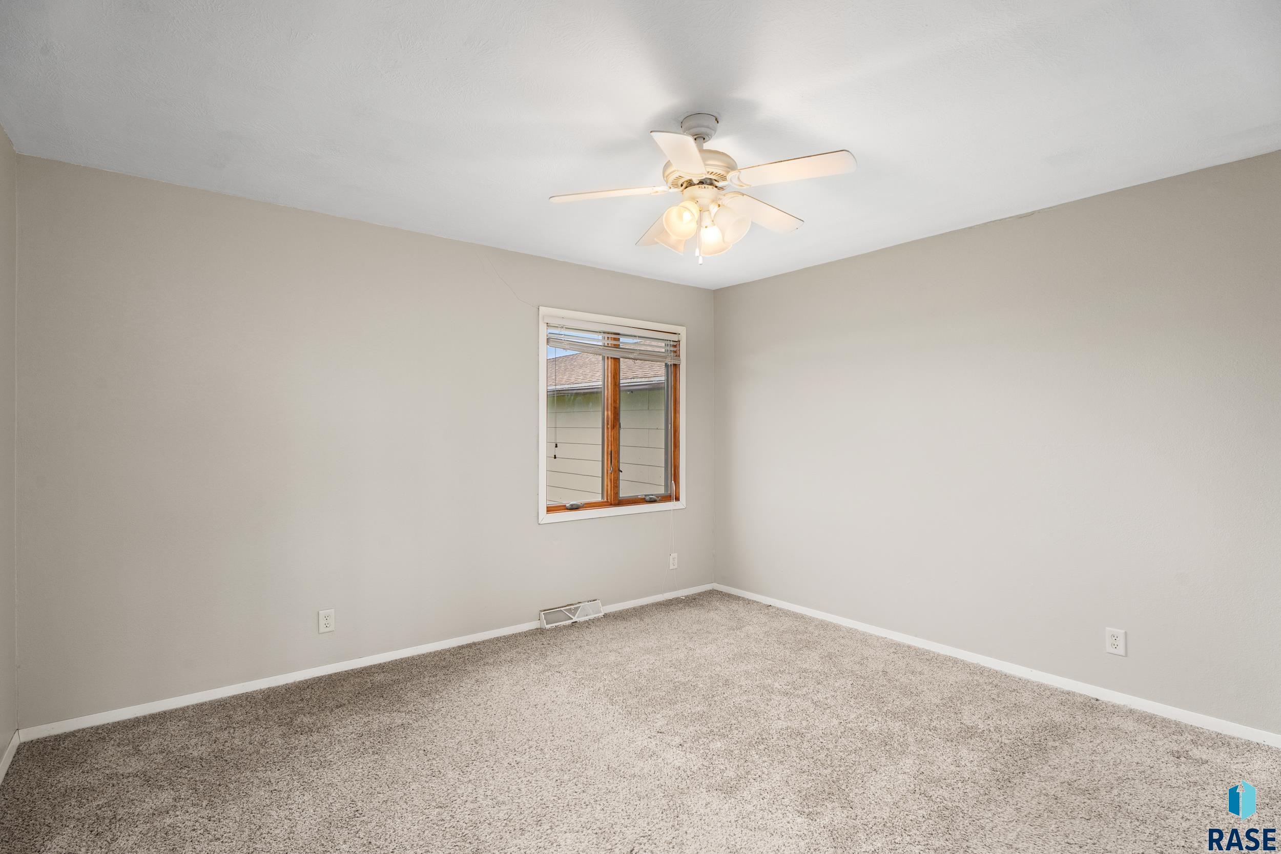 Sioux Falls, South Dakota 57107, United States, 4 Bedrooms Bedrooms, ,2 BathroomsBathrooms,Residential,Active,184889