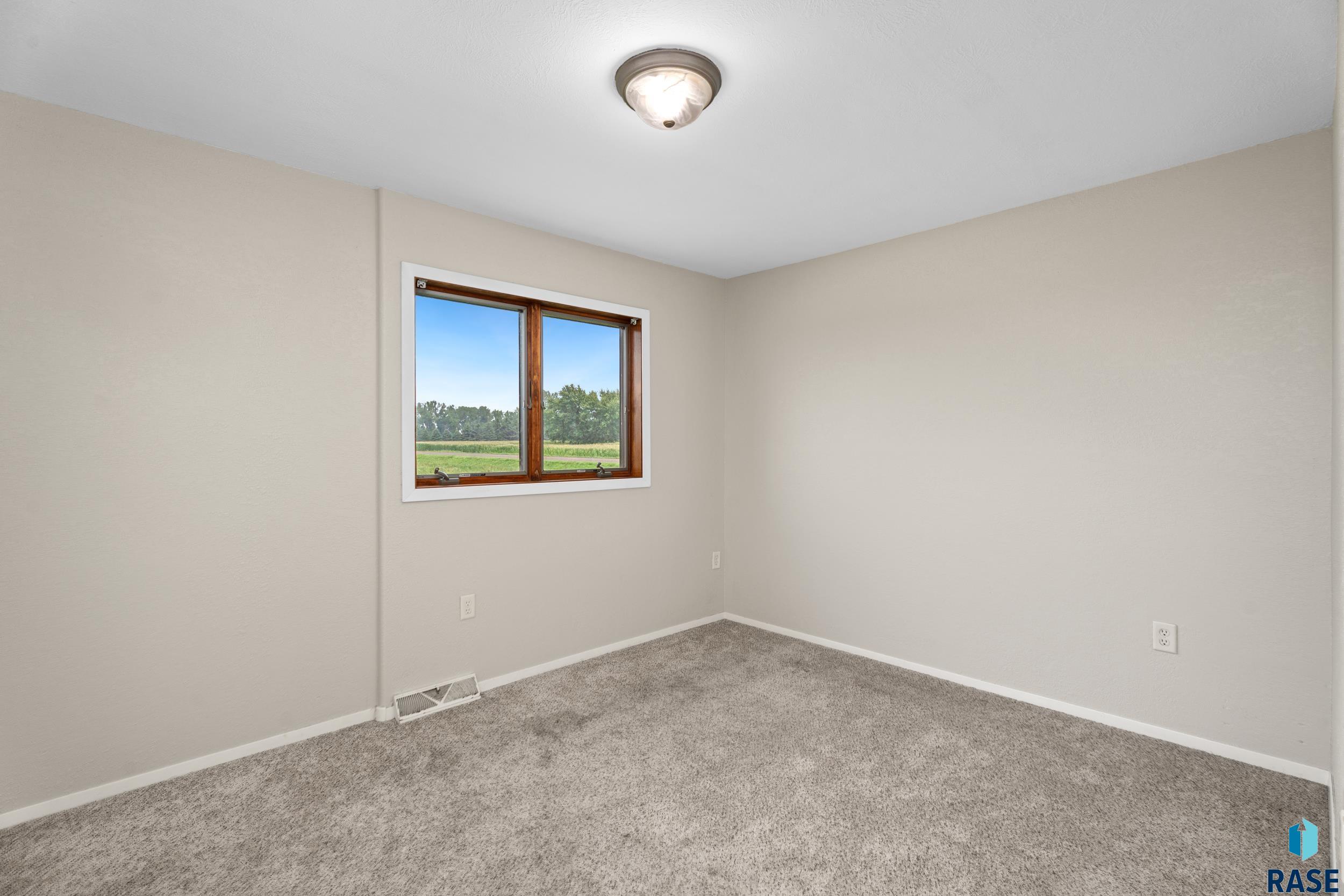 Sioux Falls, South Dakota 57107, United States, 4 Bedrooms Bedrooms, ,2 BathroomsBathrooms,Residential,Active,184889