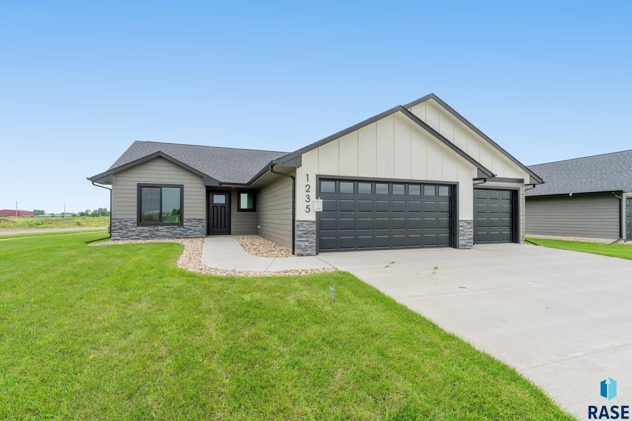 1235 E Wayne Pl Place, Tea, South Dakota image 1