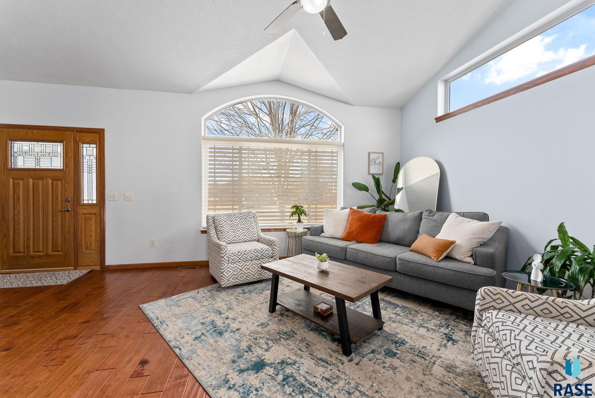 Sioux Falls, South Dakota 57110, United States, 3 Bedrooms Bedrooms, ,3 BathroomsBathrooms,Residential,Active,88475