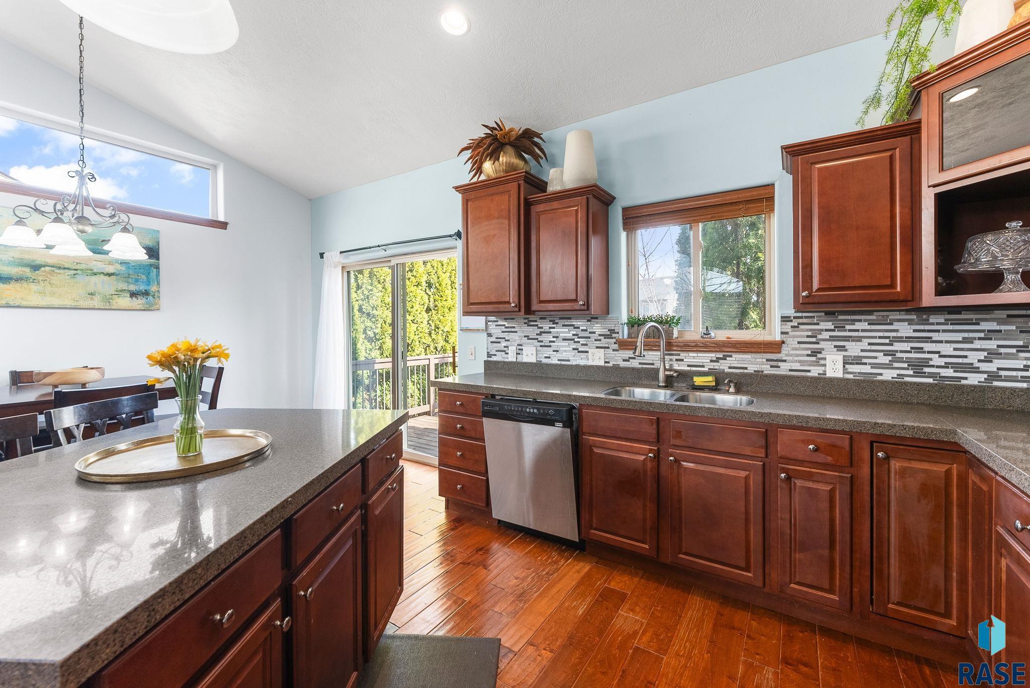 Sioux Falls, South Dakota 57110, United States, 3 Bedrooms Bedrooms, ,3 BathroomsBathrooms,Residential,Active,88475