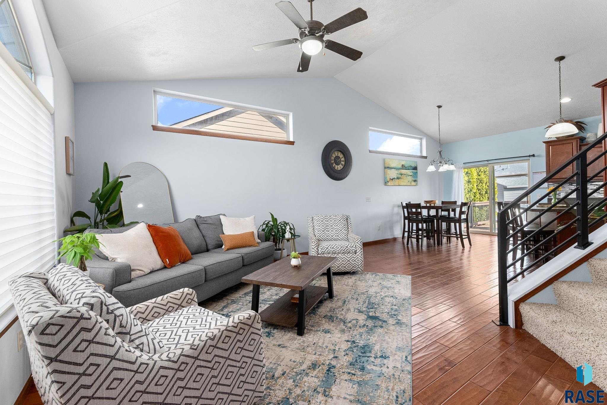 Sioux Falls, South Dakota 57110, United States, 3 Bedrooms Bedrooms, ,3 BathroomsBathrooms,Residential,Active,88475