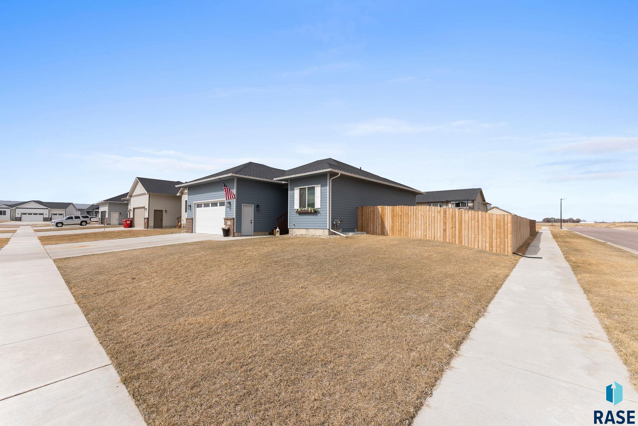 102 Atlantic Cir Circle, Harrisburg, South Dakota image 2