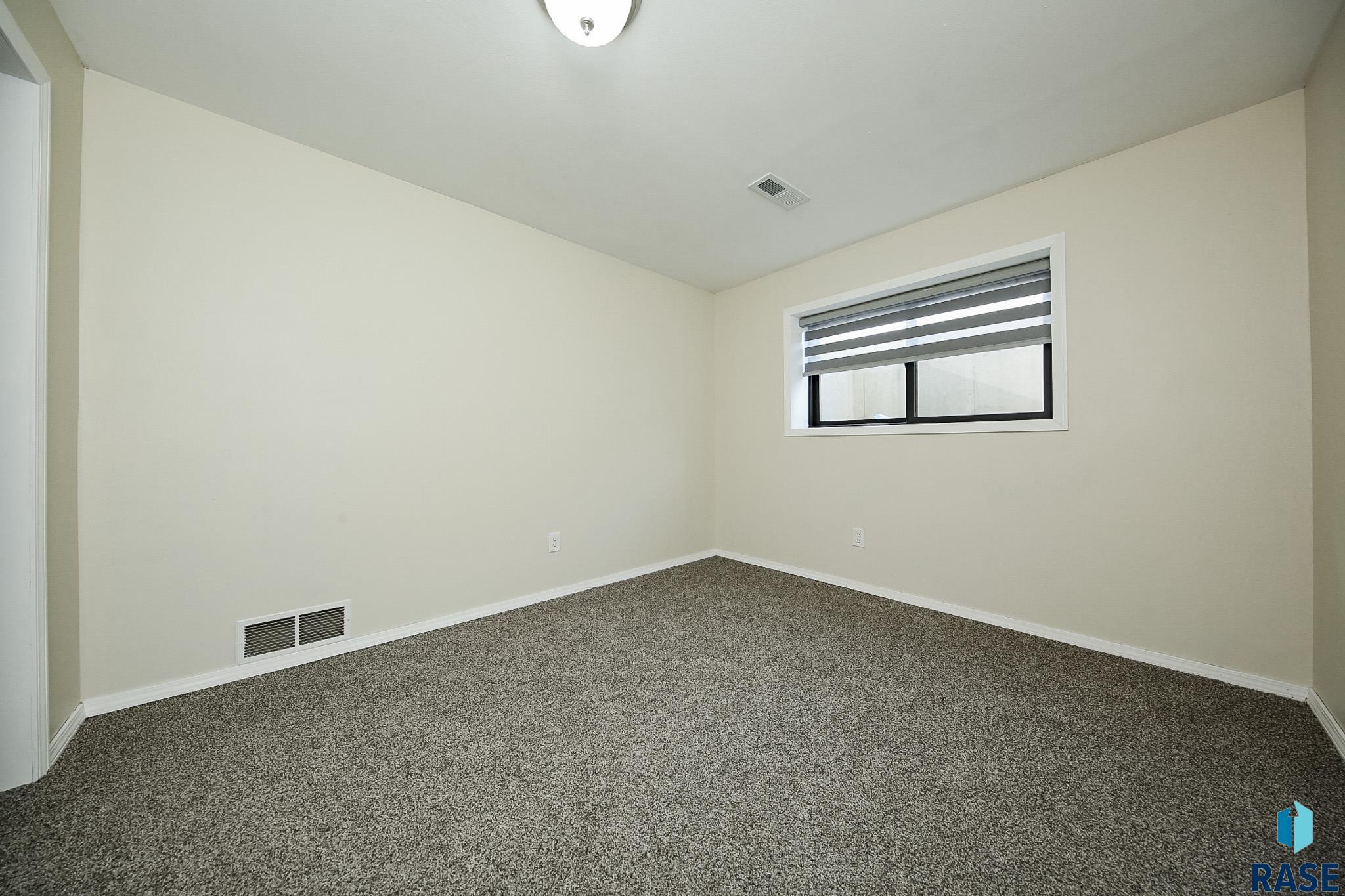 7913 W Stoney Creek St Street, Sioux Falls, New Jersey image 20