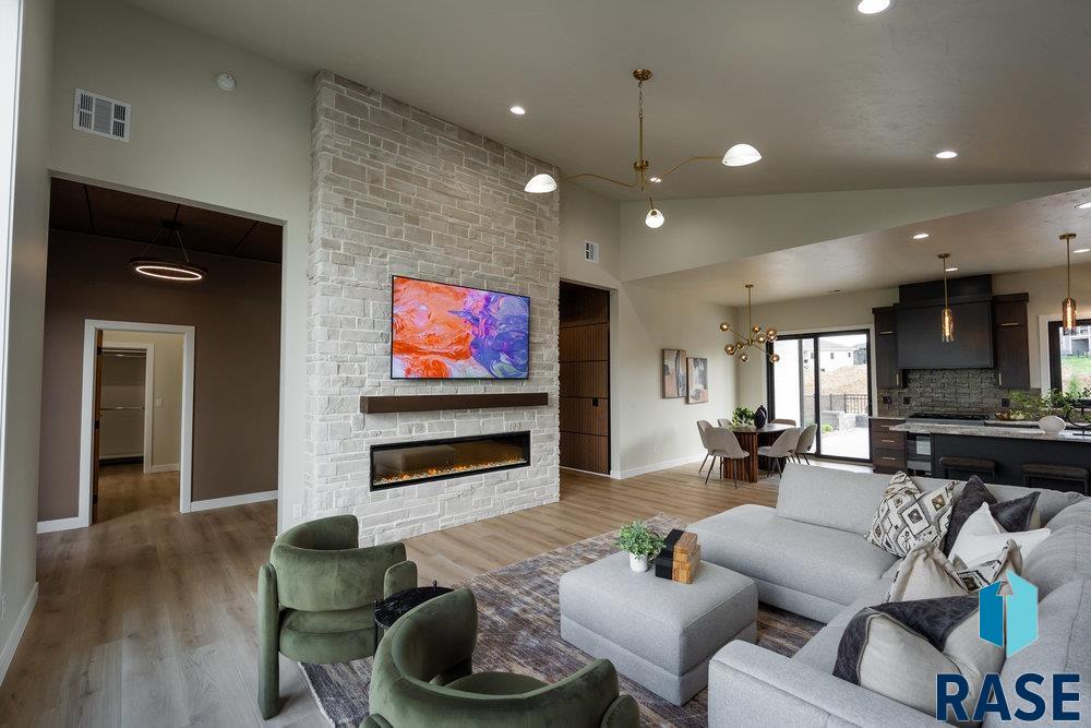1013 N Scots Pine Dr Drive #J63, Sioux Falls, New Jersey image 12