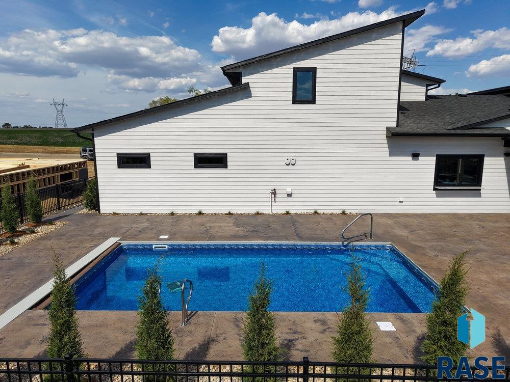 Sioux Falls, South Dakota 57110, United States, 4 Bedrooms Bedrooms, ,4 BathroomsBathrooms,Residential,Active,127486