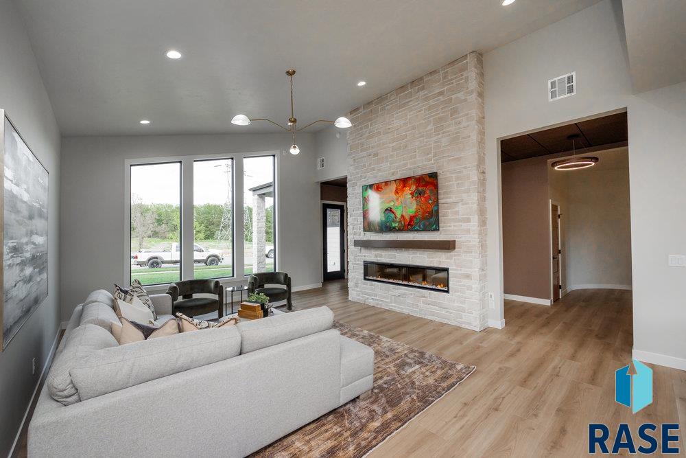 1013 N Scots Pine Dr Drive #J63, Sioux Falls, New Jersey image 16