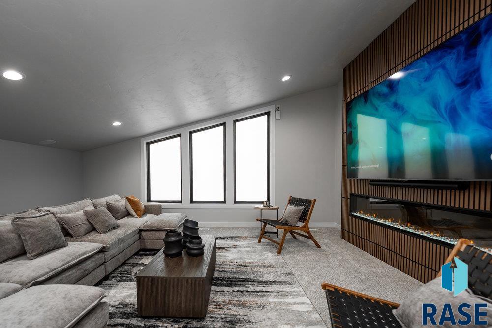 Sioux Falls, South Dakota 57110, United States, 4 Bedrooms Bedrooms, ,4 BathroomsBathrooms,Residential,Active,127486