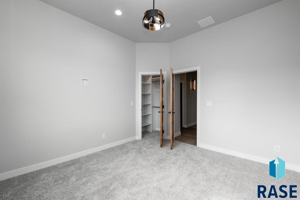 1013 N Scots Pine Dr Drive #J63, Sioux Falls, New Jersey image 42