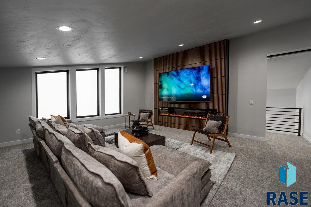 Sioux Falls, South Dakota 57110, United States, 4 Bedrooms Bedrooms, ,4 BathroomsBathrooms,Residential,Active,127486