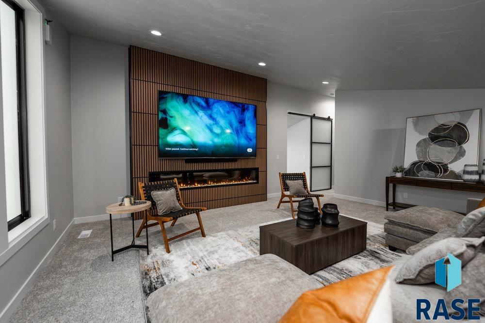 Sioux Falls, South Dakota 57110, United States, 4 Bedrooms Bedrooms, ,4 BathroomsBathrooms,Residential,Active,127486