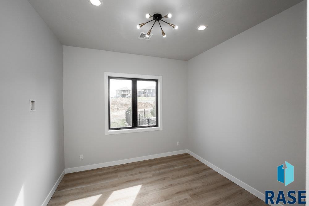 1013 N Scots Pine Dr Drive #J63, Sioux Falls, New Jersey image 48