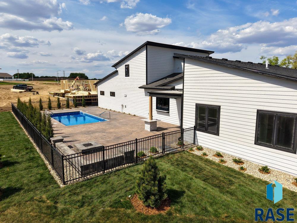 Sioux Falls, South Dakota 57110, United States, 4 Bedrooms Bedrooms, ,4 BathroomsBathrooms,Residential,Active,127486