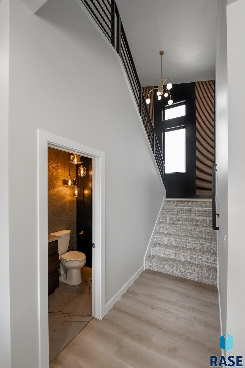 Sioux Falls, South Dakota 57110, United States, 4 Bedrooms Bedrooms, ,4 BathroomsBathrooms,Residential,Active,127486