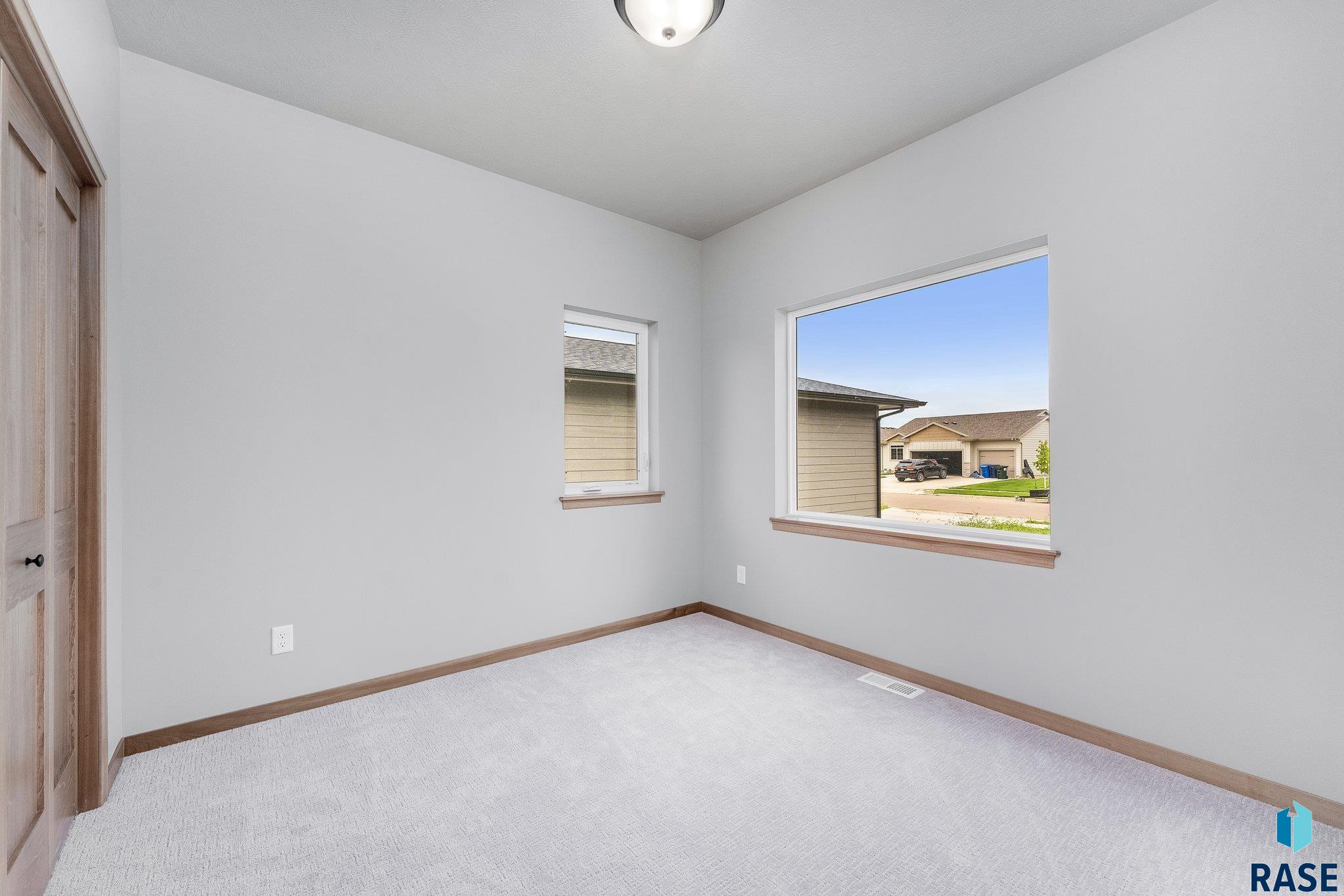 1717 N Concord Dr Drive, Sioux Falls, South Dakota image 8