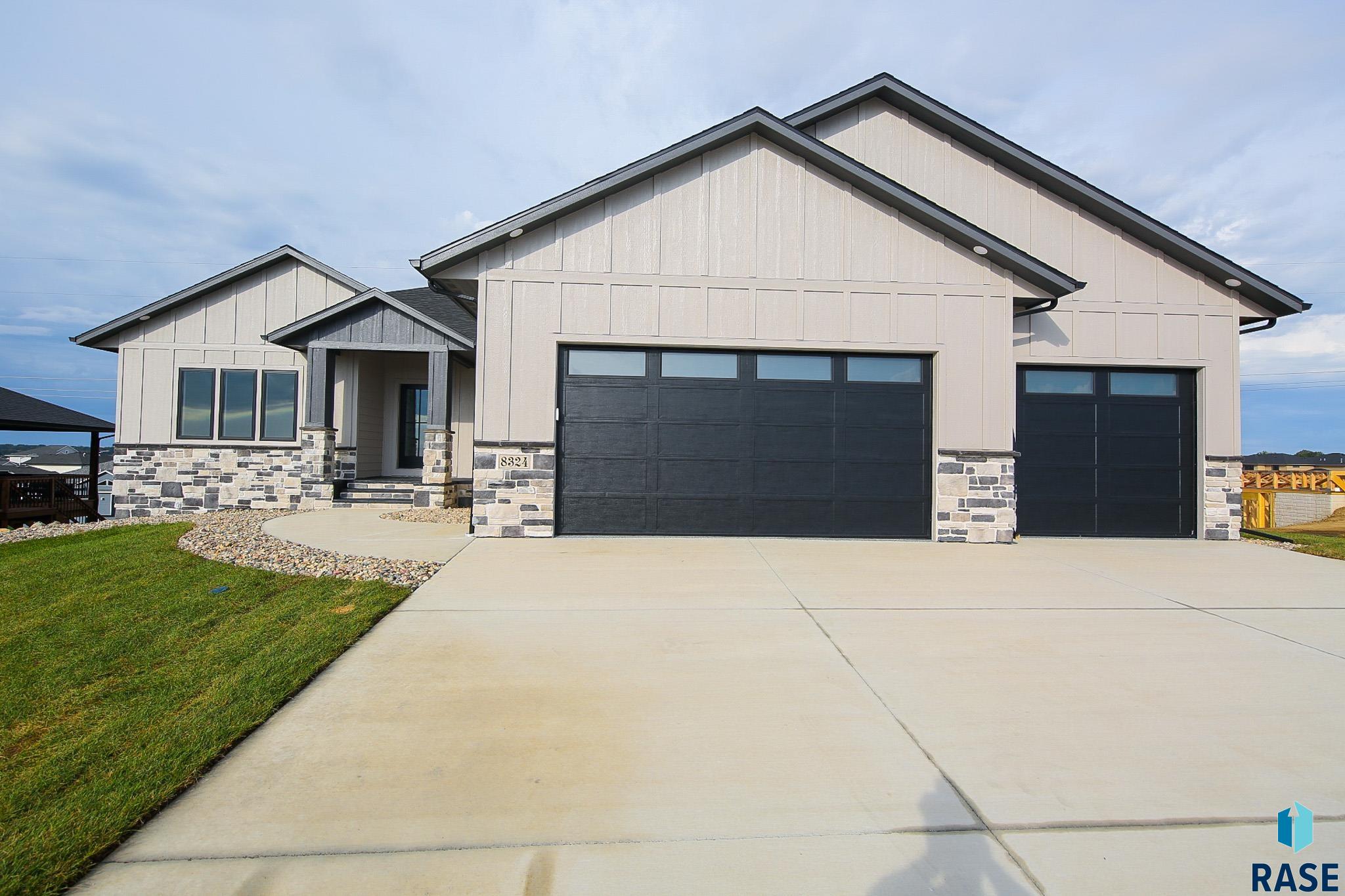 8324 E Spearfish Ct Court, Sioux Falls, South Dakota image 1