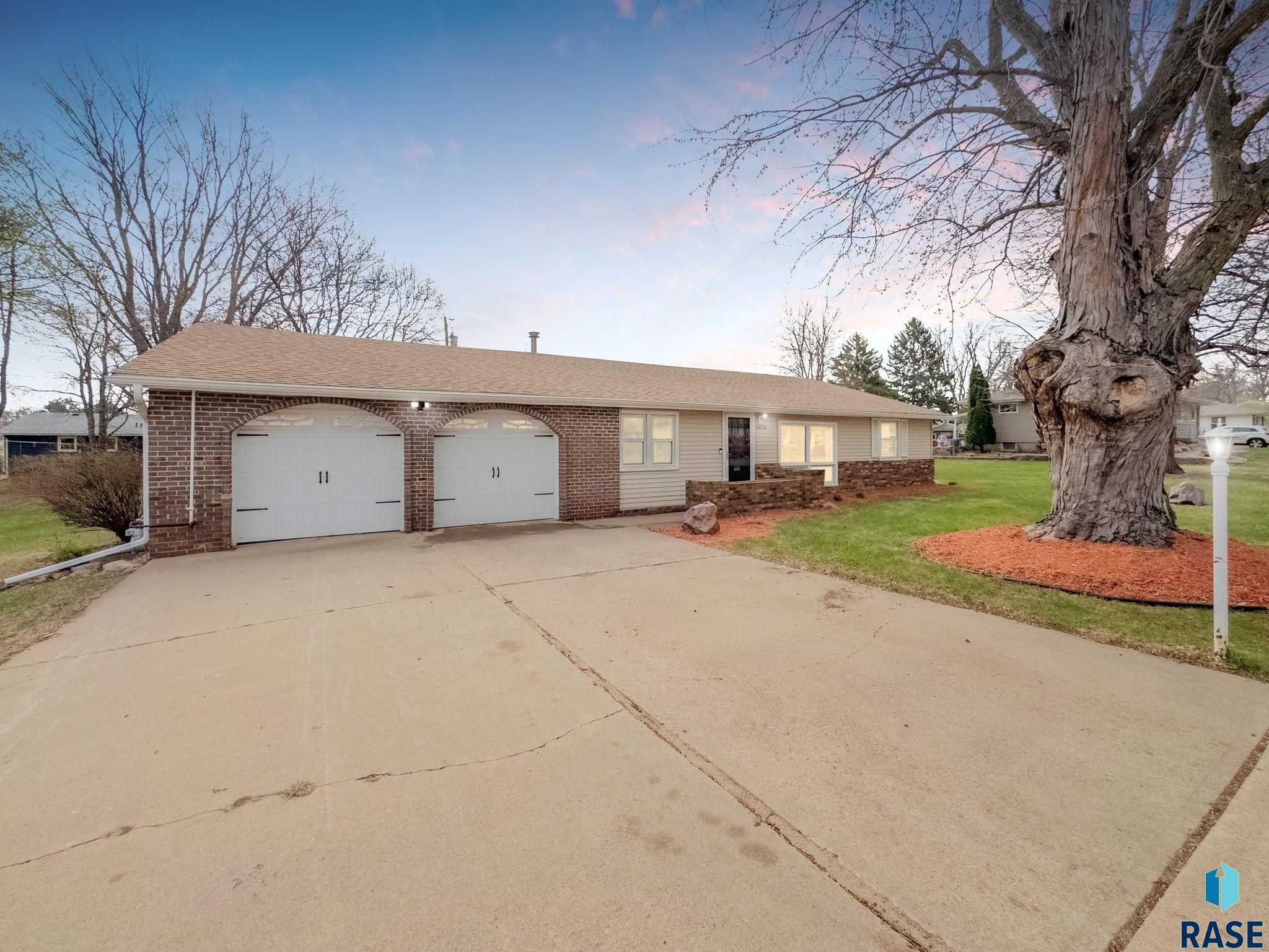 5624 W Circle Dr Drive, Sioux Falls, New Jersey image 1