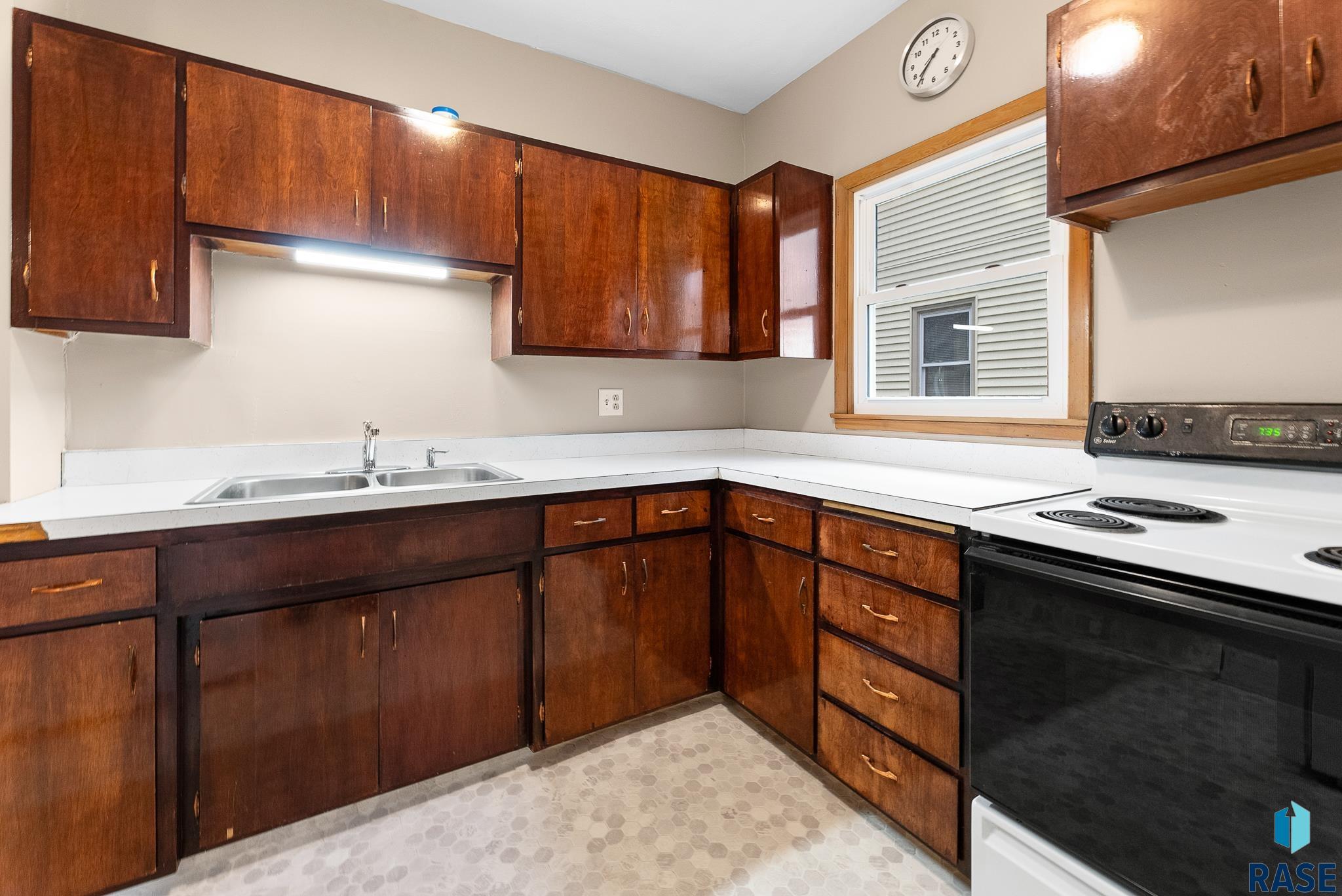 1530 W 10th St Street, Sioux Falls, South Dakota image 11