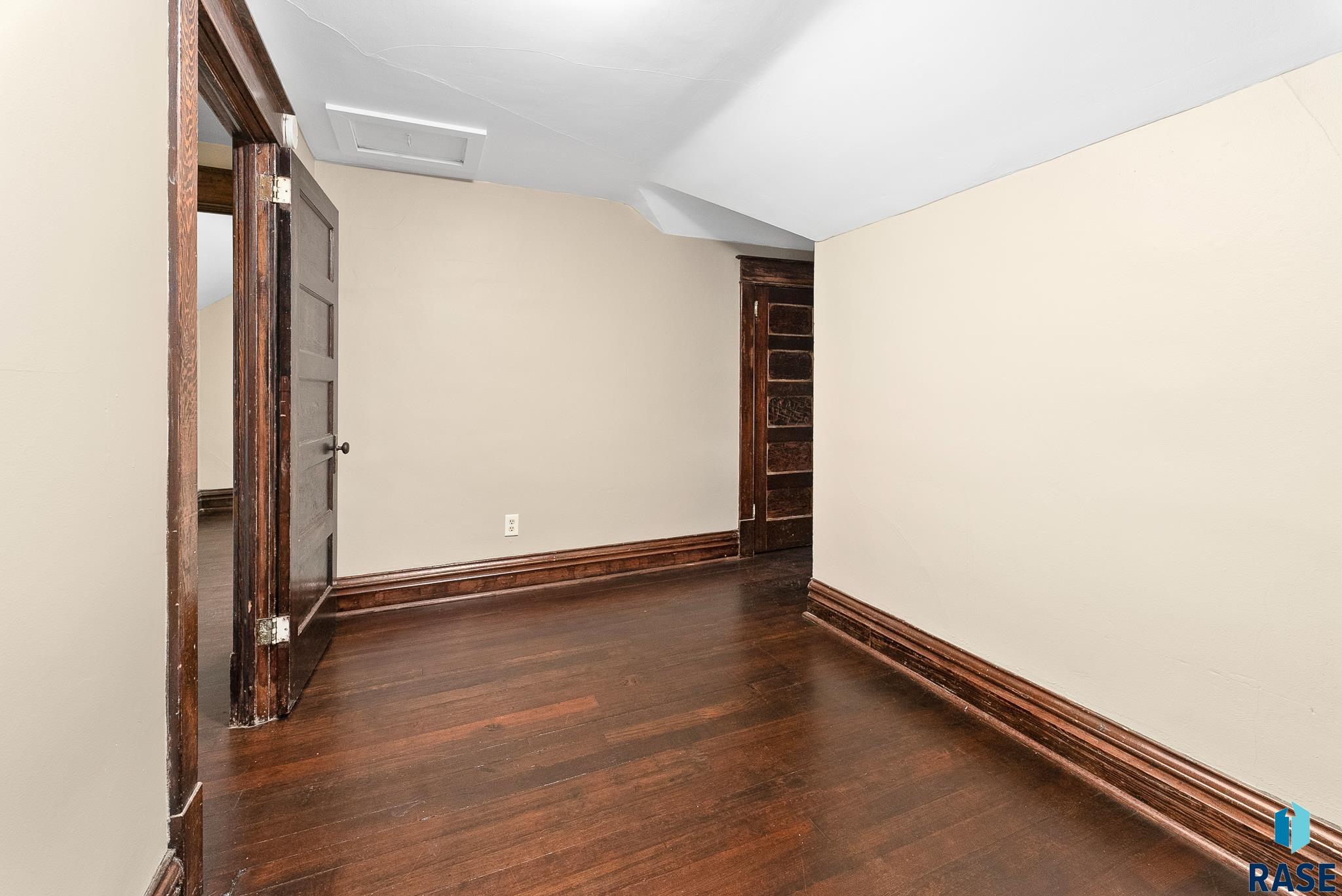 1530 W 10th St Street, Sioux Falls, South Dakota image 16