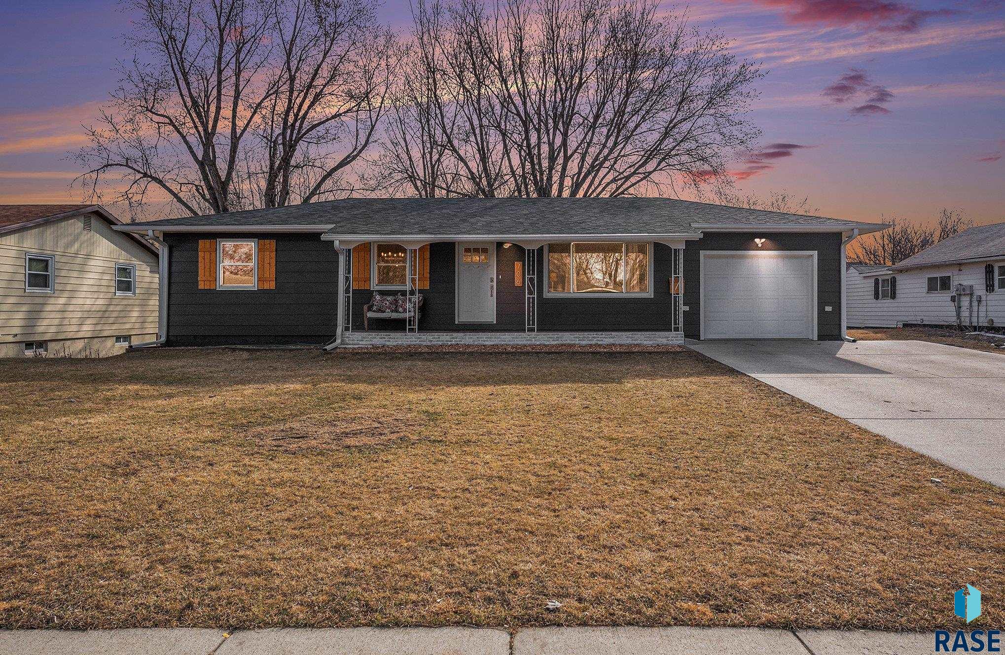 706 N Liberty Ave Avenue, Madison, South Dakota image 1