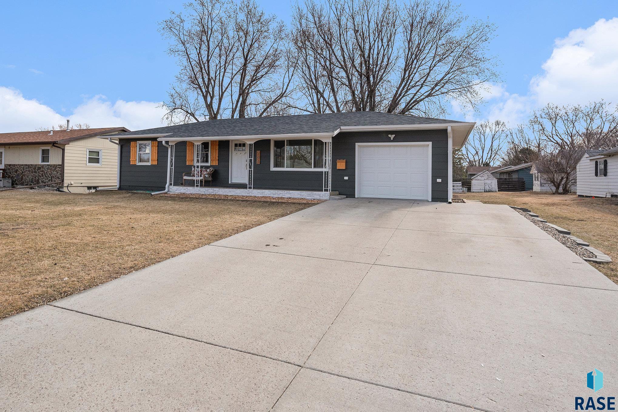 706 N Liberty Ave Avenue, Madison, South Dakota image 3