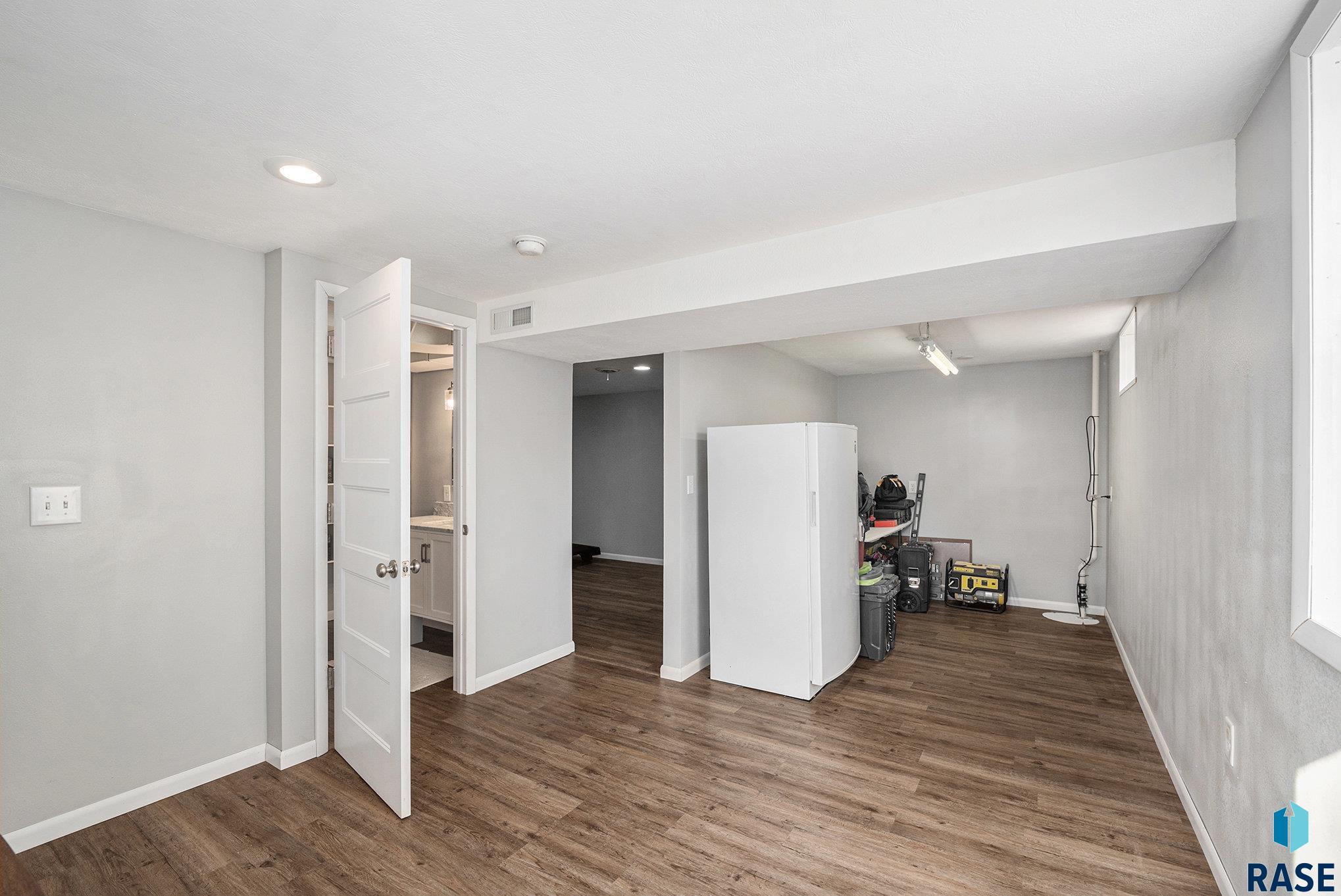 706 N Liberty Ave Avenue, Madison, South Dakota image 22