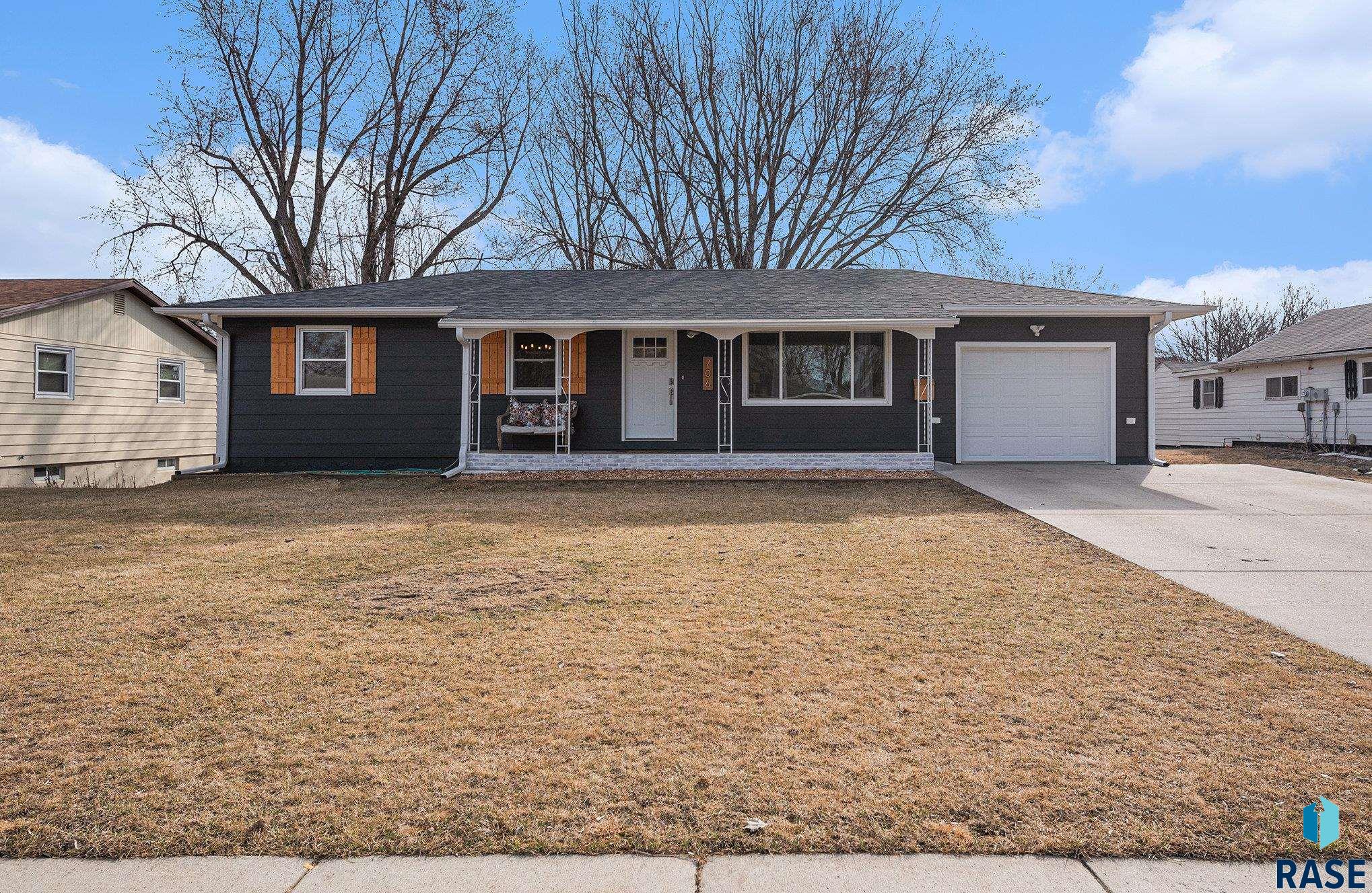 706 N Liberty Ave Avenue, Madison, South Dakota image 2