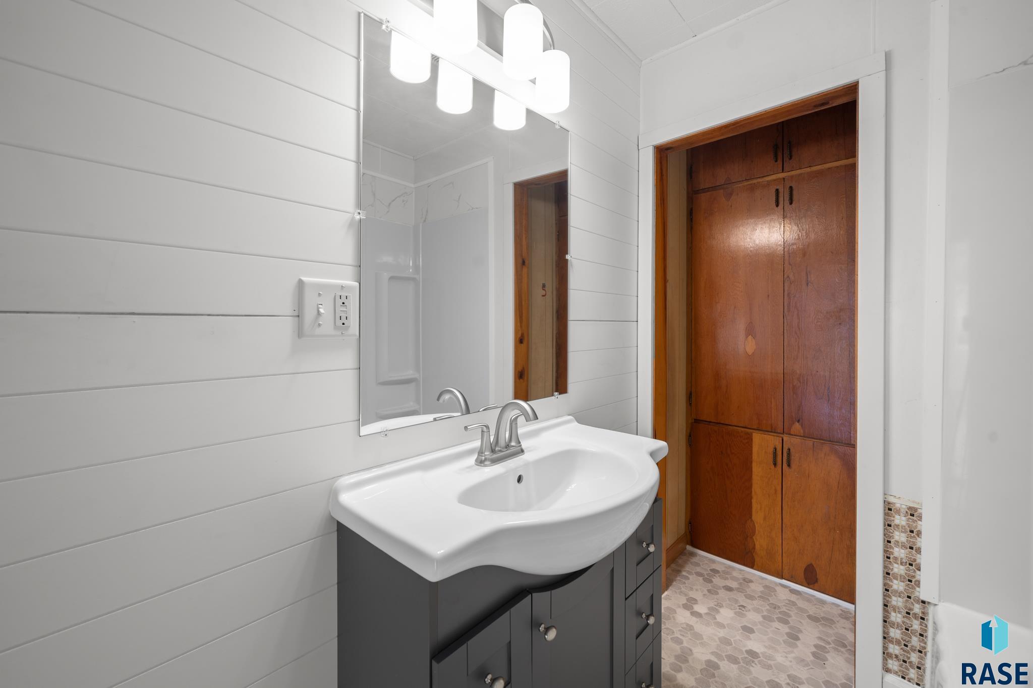 Sioux Falls, South Dakota 57104, United States, 3 Bedrooms Bedrooms, ,1 BathroomBathrooms,Residential,Active,226726