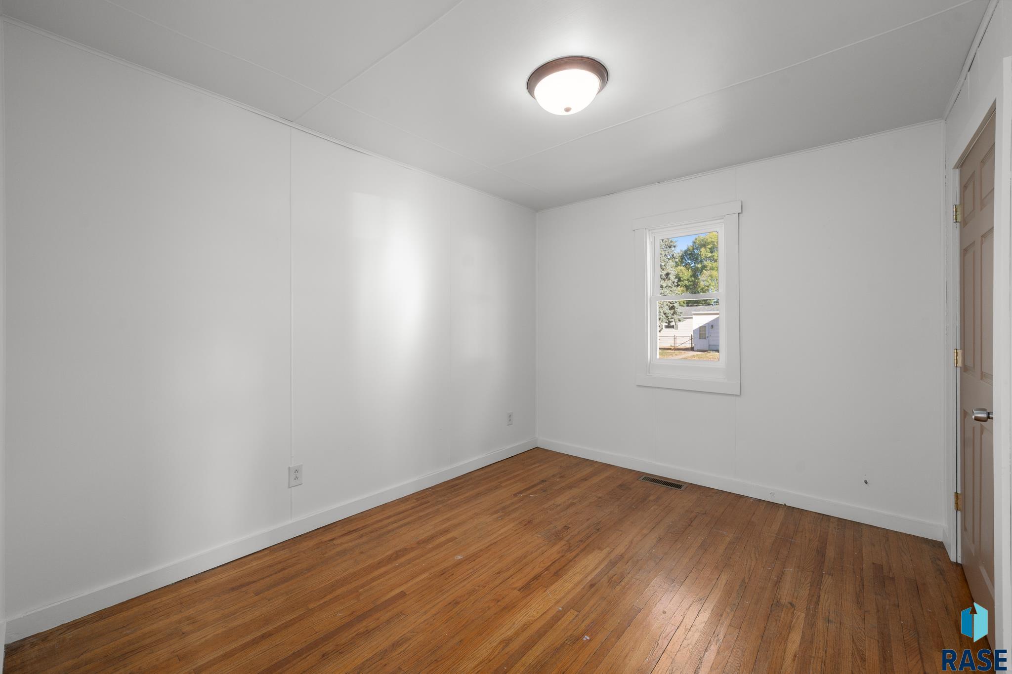 Sioux Falls, South Dakota 57104, United States, 3 Bedrooms Bedrooms, ,1 BathroomBathrooms,Residential,Active,226726