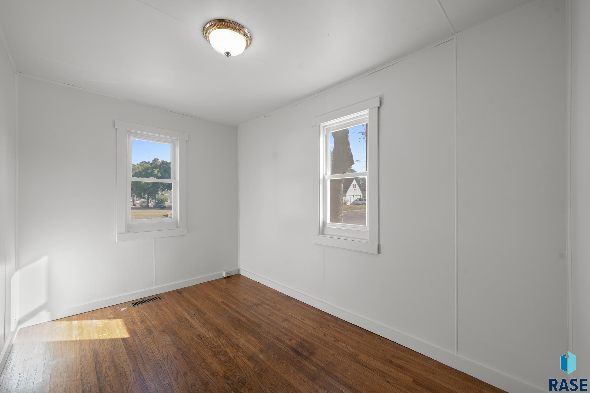 Sioux Falls, South Dakota 57104, United States, 3 Bedrooms Bedrooms, ,1 BathroomBathrooms,Residential,Active,226726