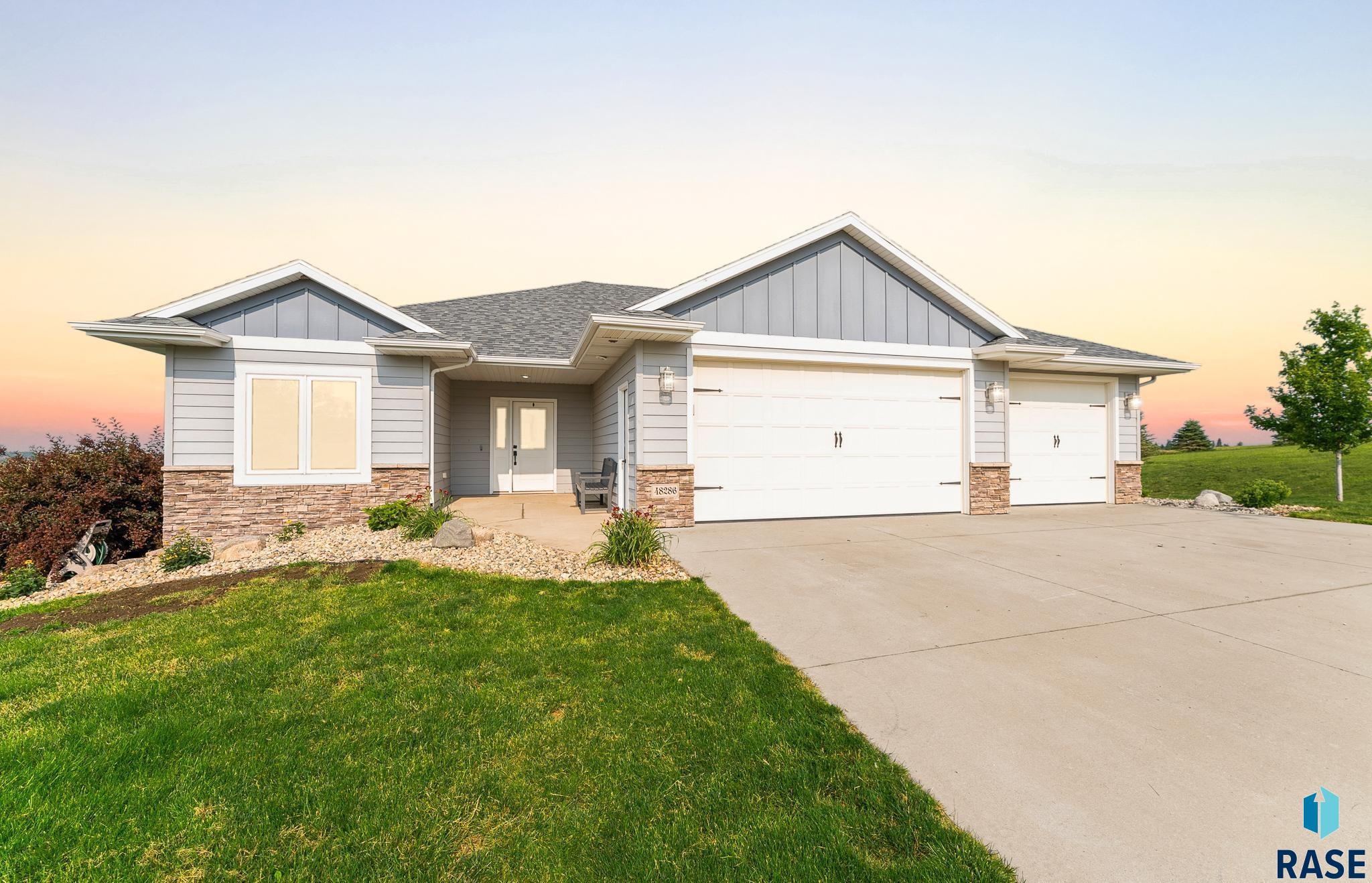 48286 Arrowhead Cir Circle, Canton, South Dakota image 1