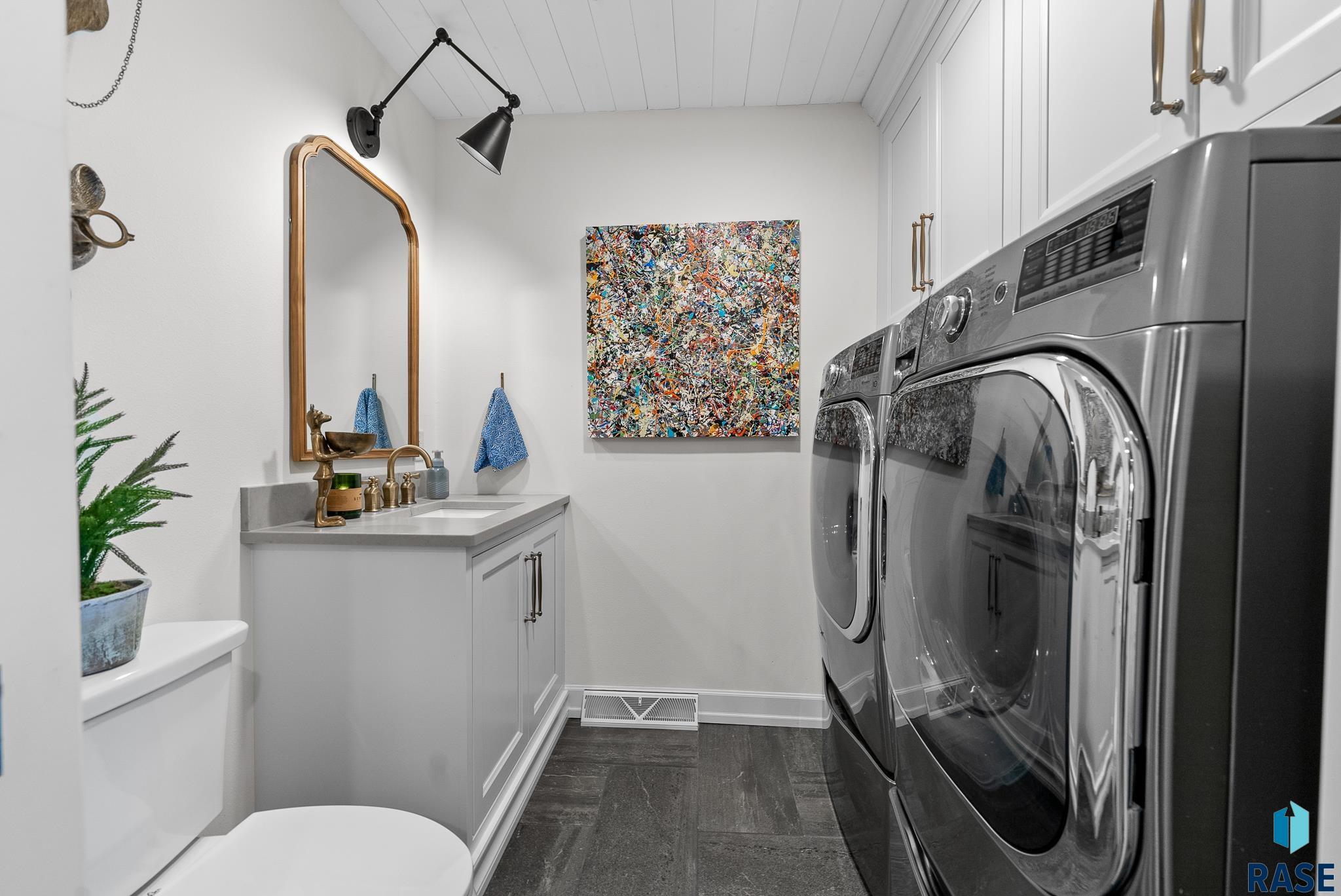 Renner, South Dakota 57030, United States, 4 Bedrooms Bedrooms, ,2 BathroomsBathrooms,Residential,Active,116953