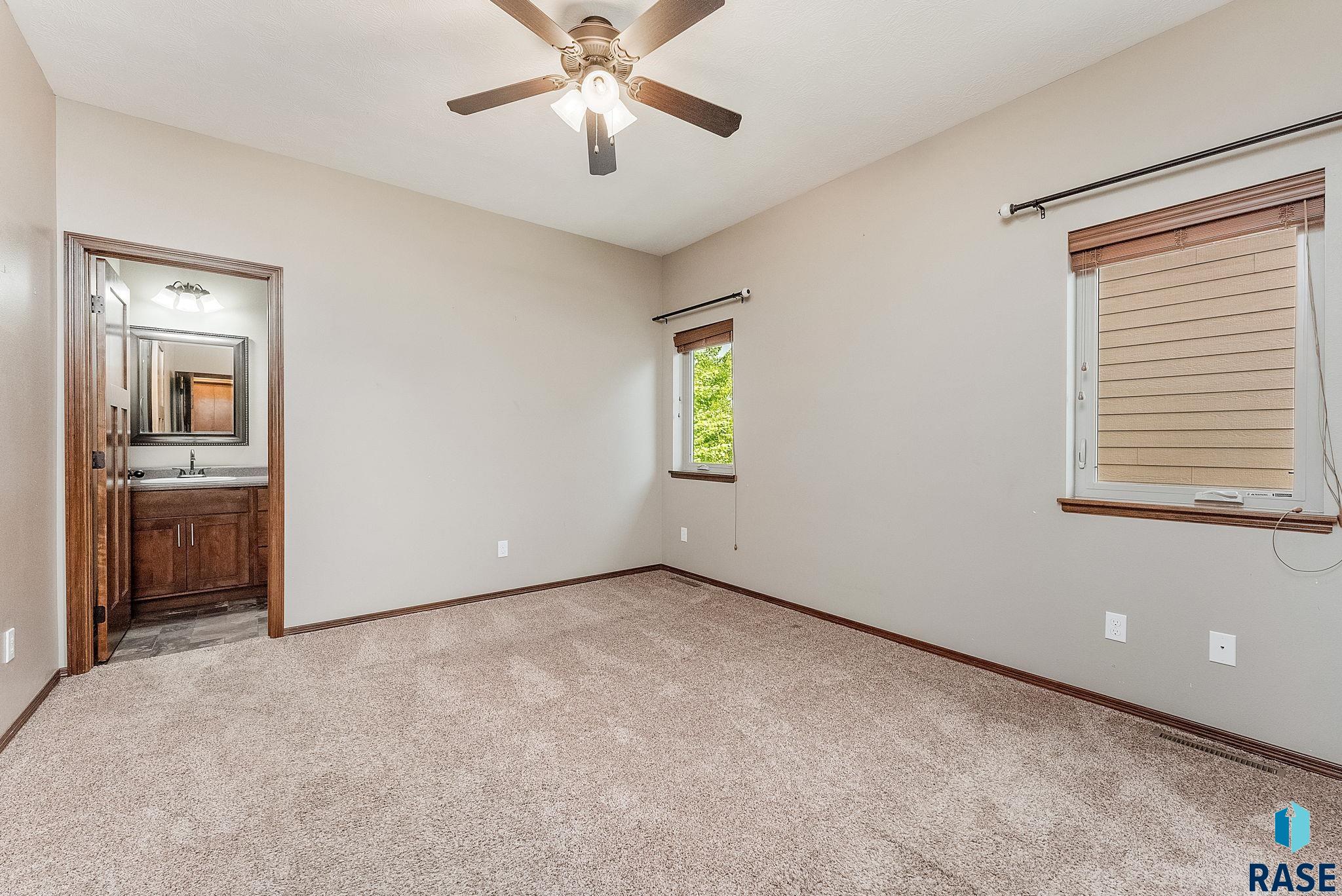 Sioux Falls, South Dakota 57106, United States, 4 Bedrooms Bedrooms, ,3 BathroomsBathrooms,Residential,Active,143730