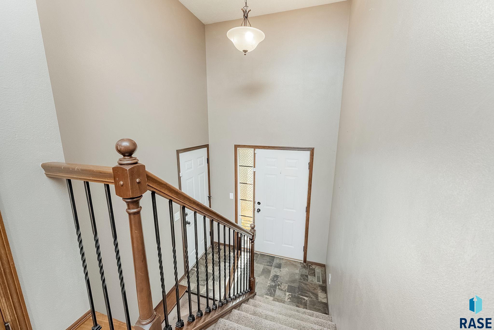 Sioux Falls, South Dakota 57106, United States, 4 Bedrooms Bedrooms, ,3 BathroomsBathrooms,Residential,Active,143730