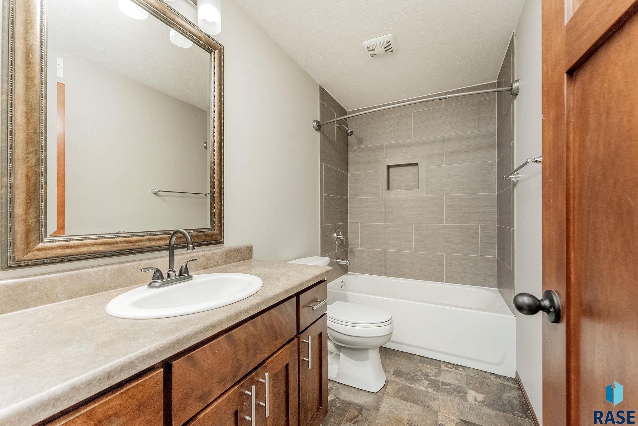 Sioux Falls, South Dakota 57106, United States, 4 Bedrooms Bedrooms, ,3 BathroomsBathrooms,Residential,Active,143730