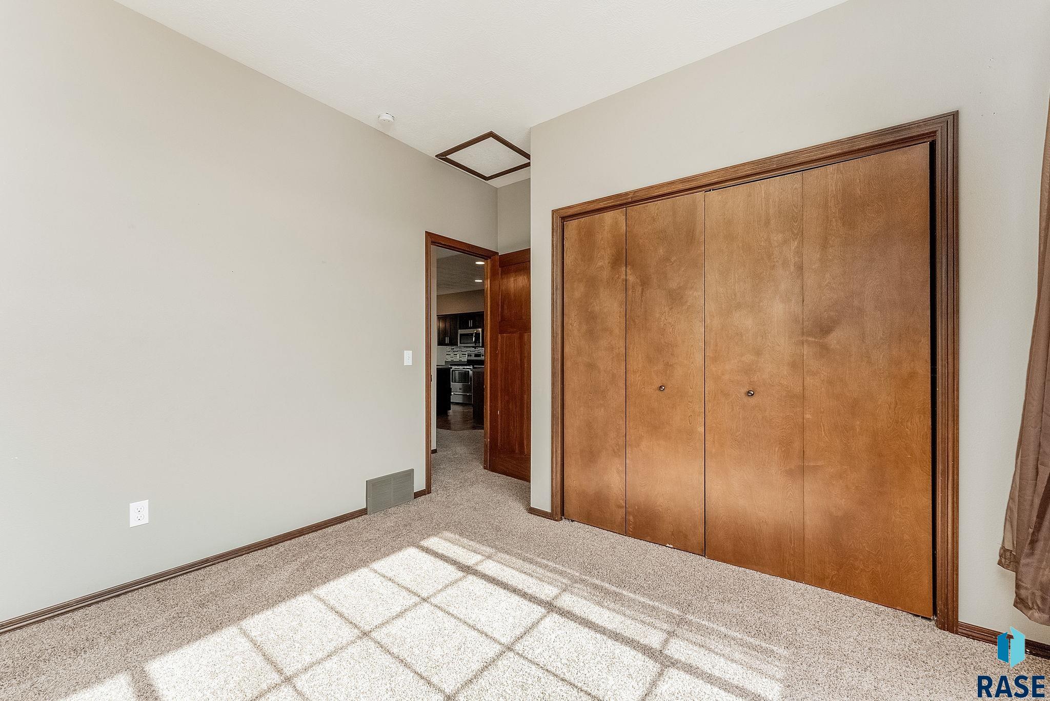 Sioux Falls, South Dakota 57106, United States, 4 Bedrooms Bedrooms, ,3 BathroomsBathrooms,Residential,Active,143730