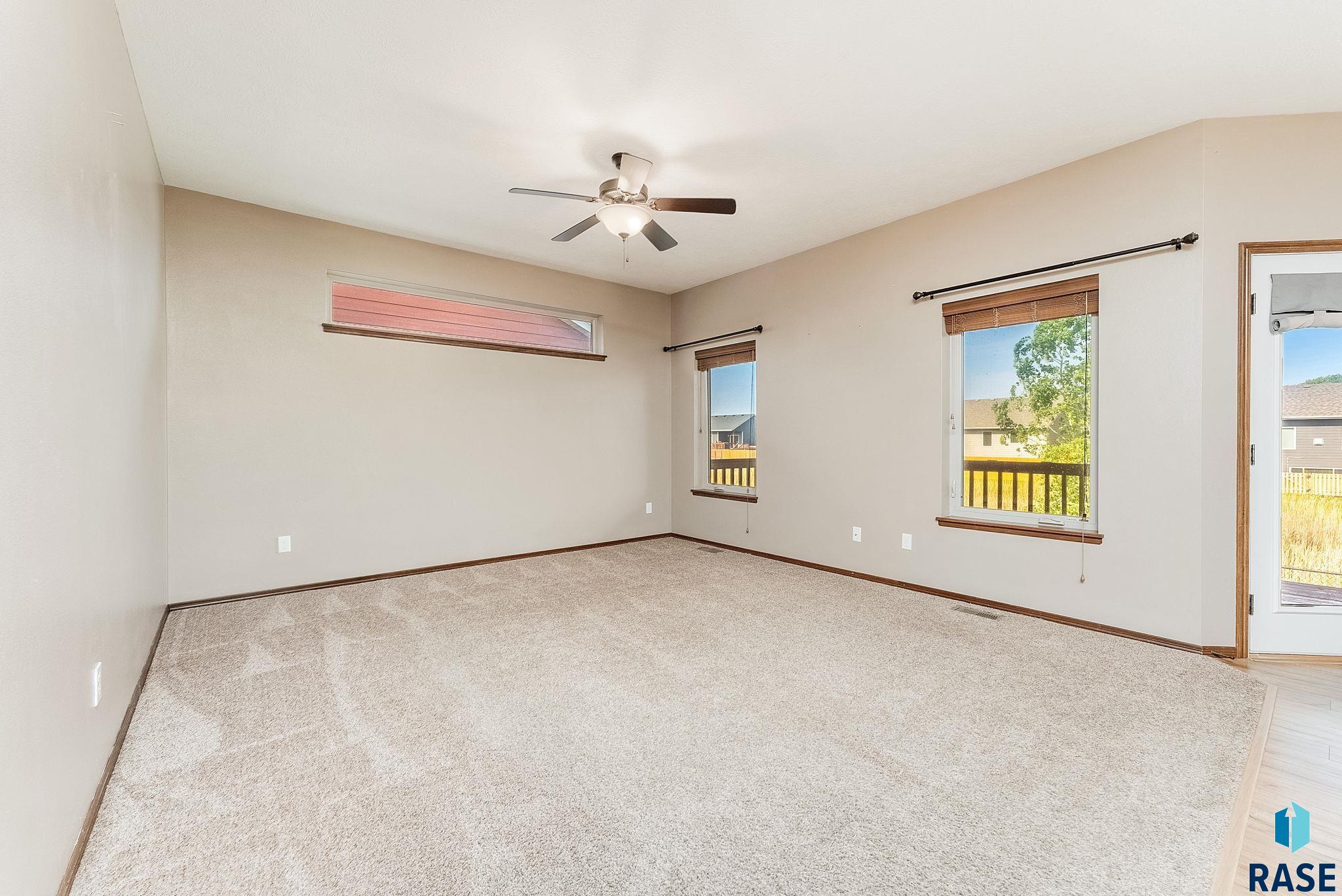 Sioux Falls, South Dakota 57106, United States, 4 Bedrooms Bedrooms, ,3 BathroomsBathrooms,Residential,Active,143730