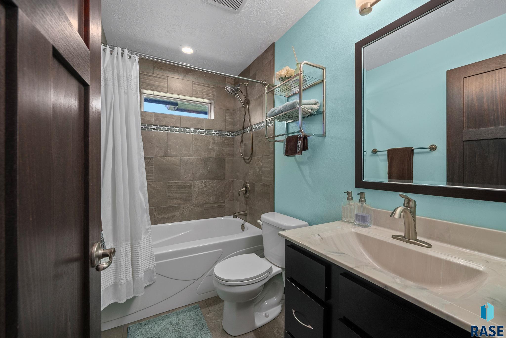 4205 W 77th St Street, Sioux Falls, South Dakota image 32