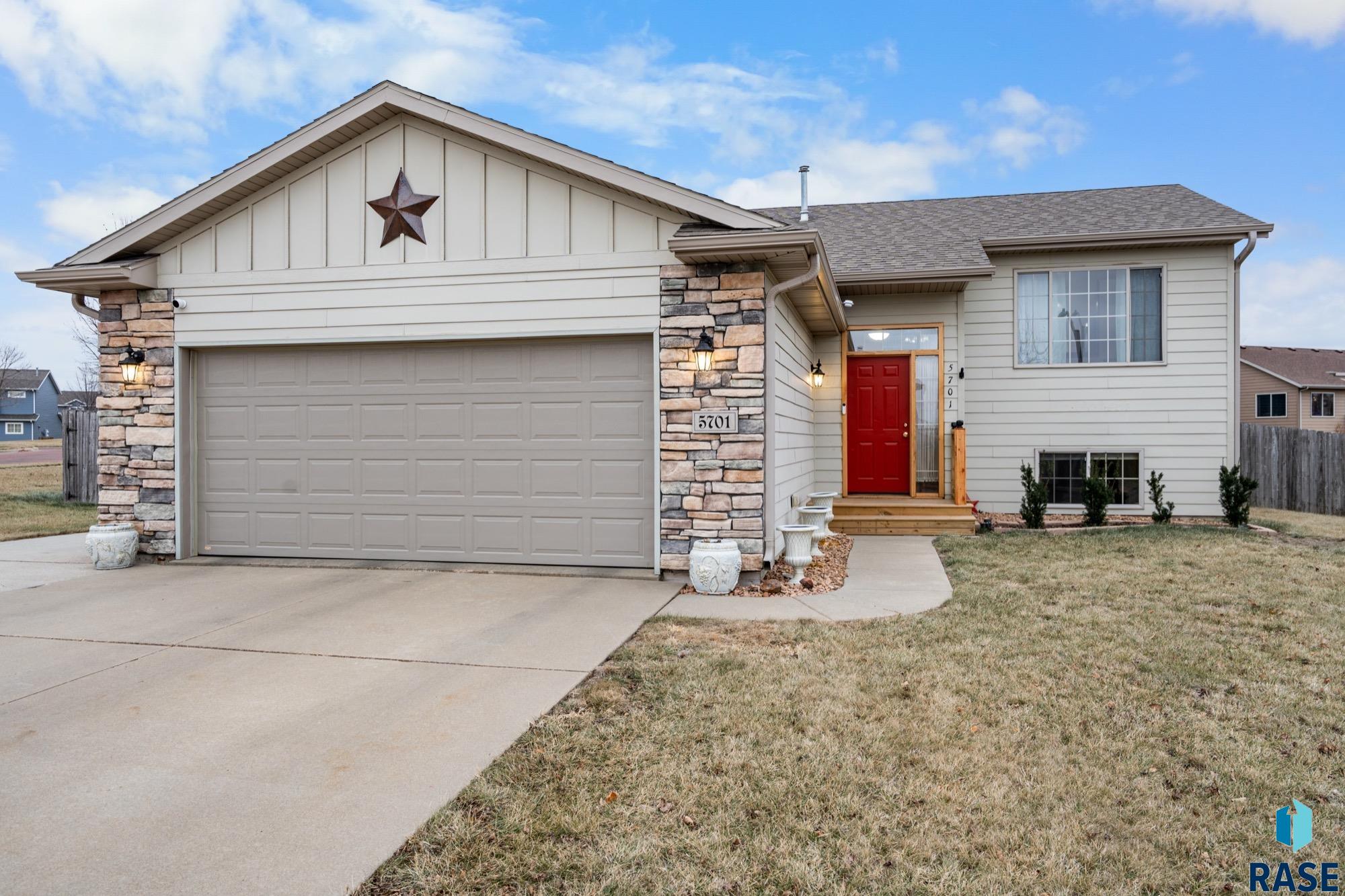 5701 W Bream Ct Court, Sioux Falls, South Dakota image 1