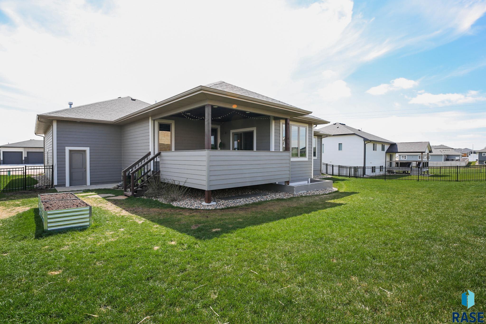 8312 E Roughlock St Street, Sioux Falls, South Dakota image 39