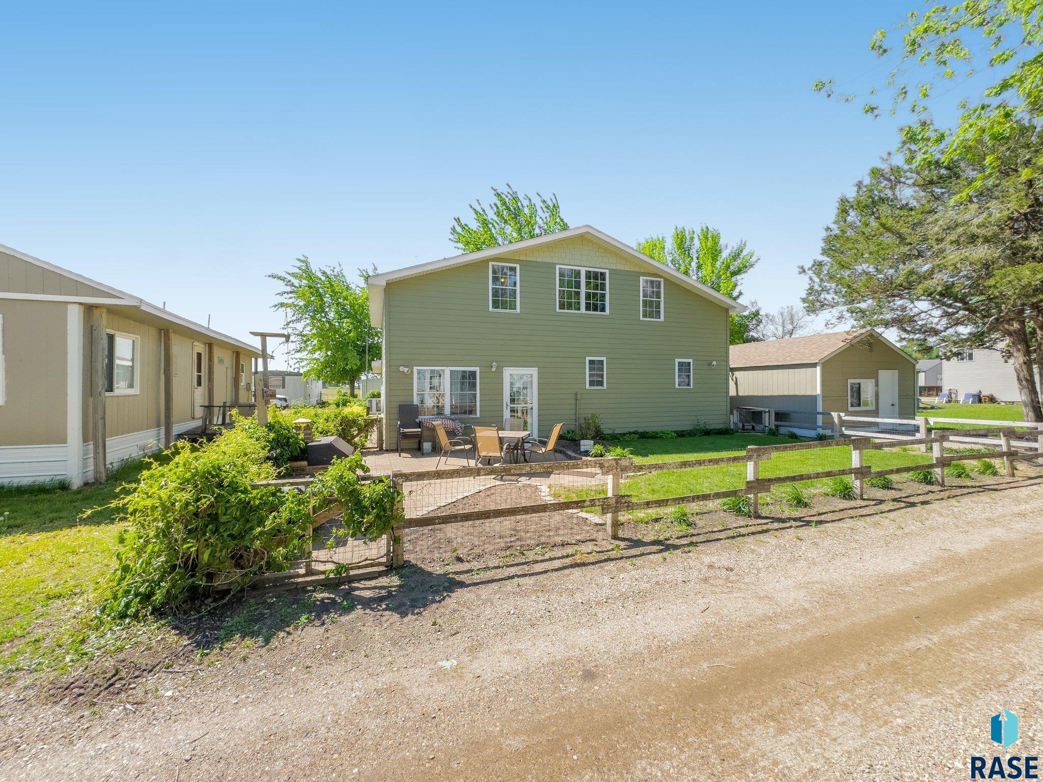 Chester, South Dakota 57016, United States, 3 Bedrooms Bedrooms, ,2 BathroomsBathrooms,Residential,Active,114756