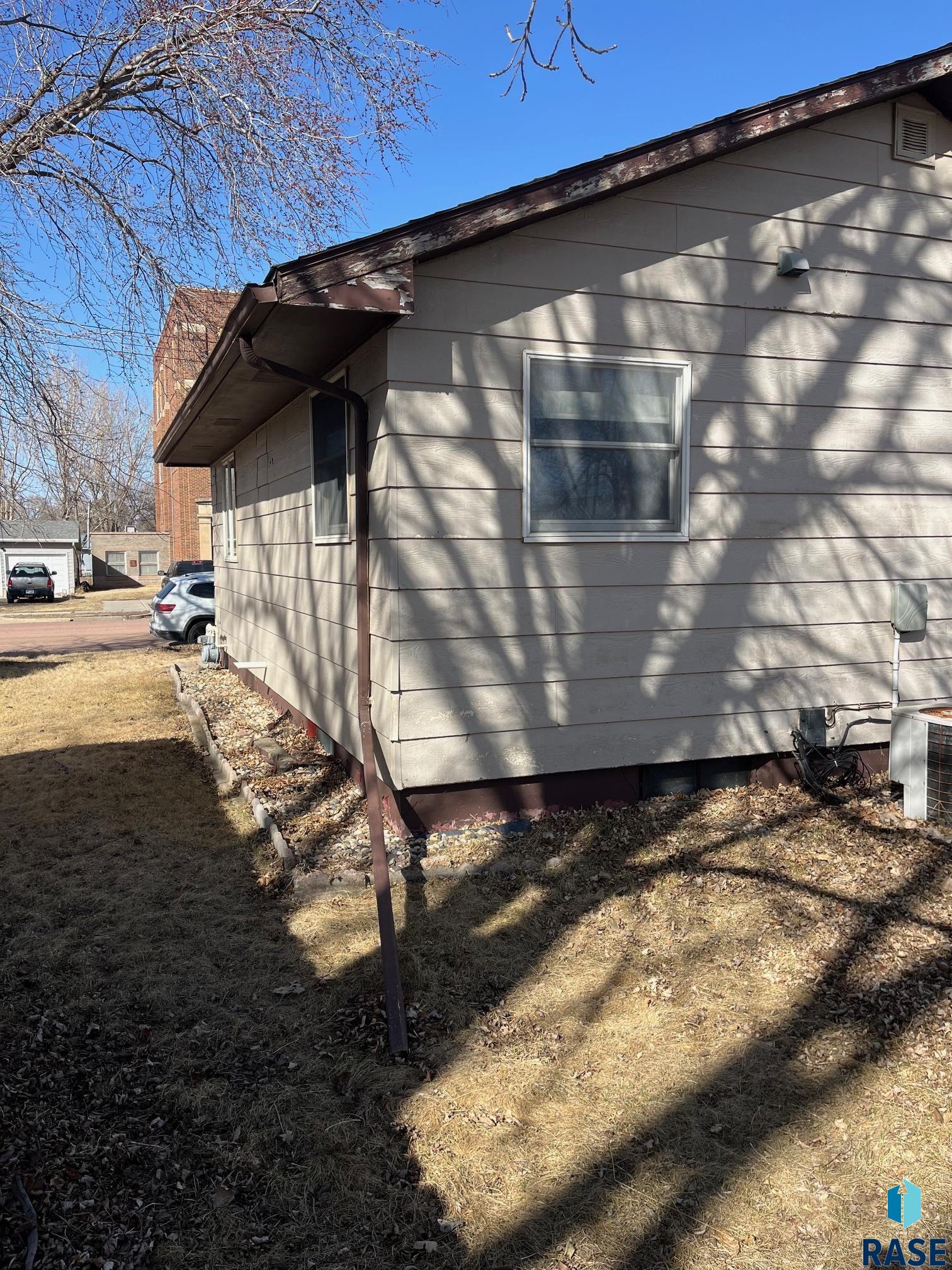 311 W Vermont Ave Avenue, Salem, South Dakota image 27
