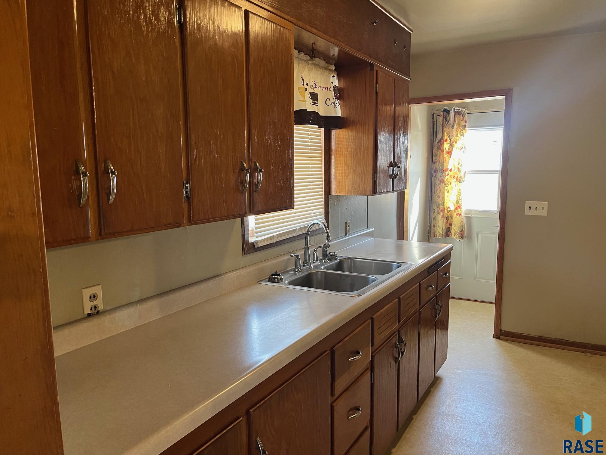 311 W Vermont Ave Avenue, Salem, South Dakota image 6