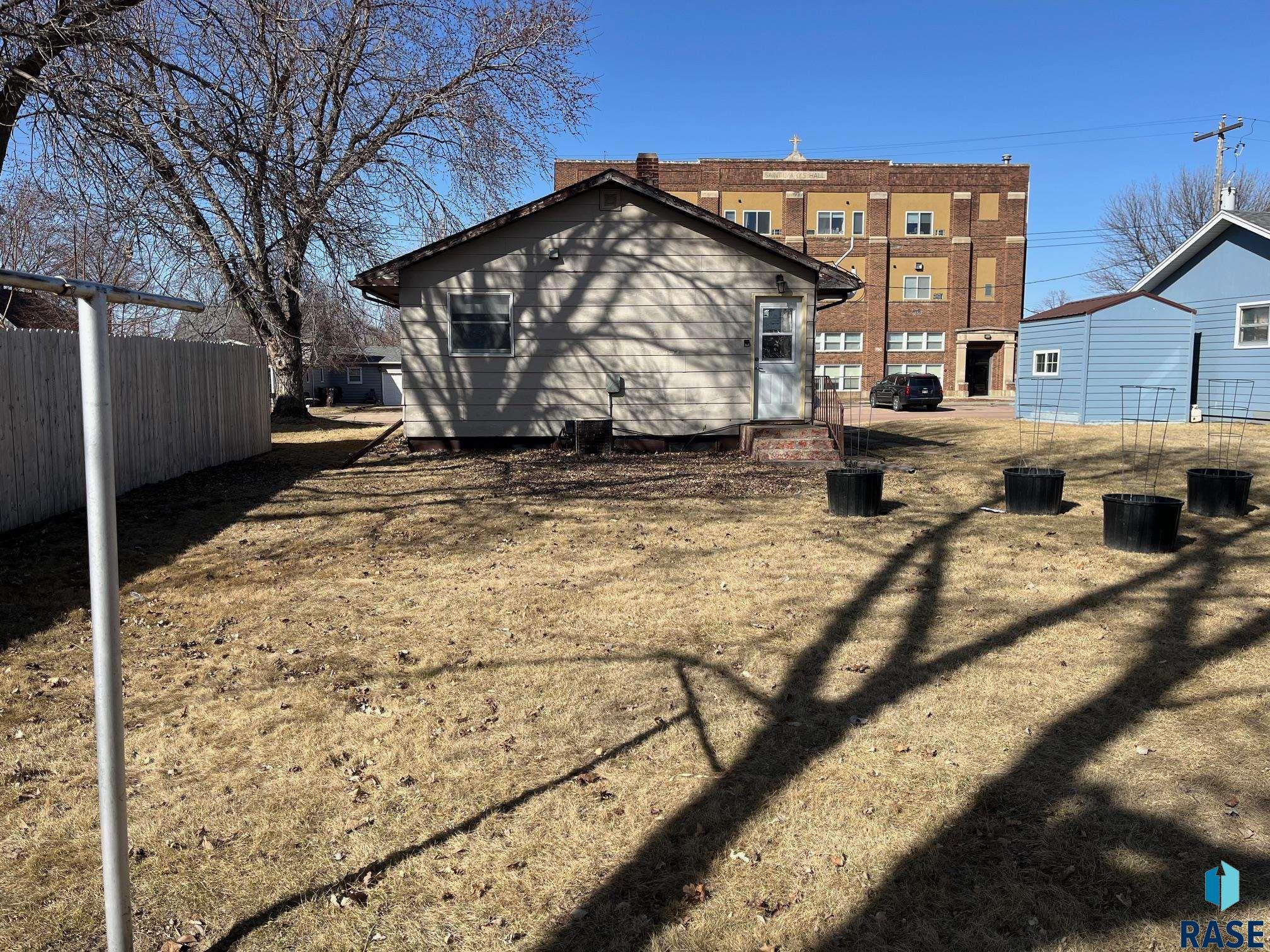 311 W Vermont Ave Avenue, Salem, South Dakota image 25